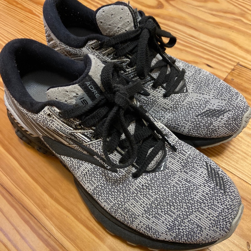 Brooks tennis shoes